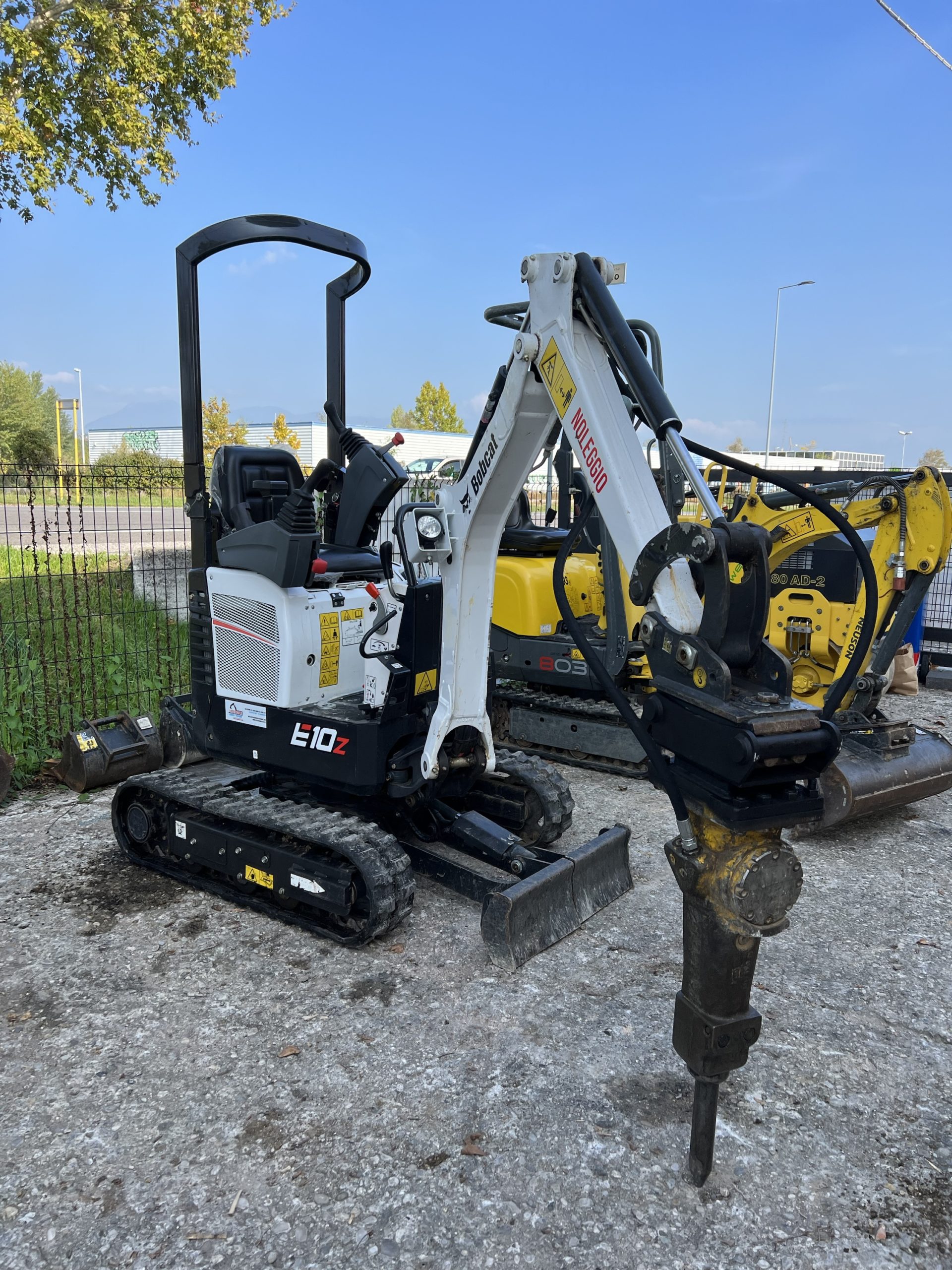 Noleggio BOBCAT E10z con martello