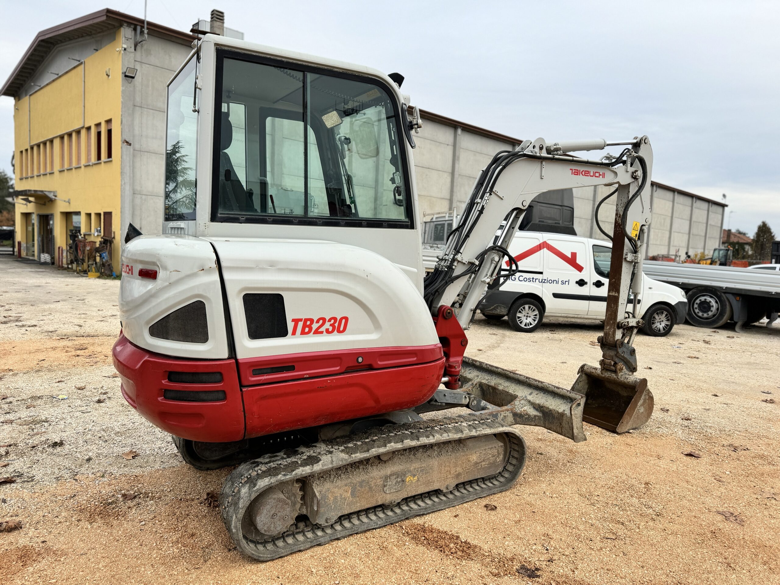 Mini Escavatore TAKEUCHI TB230