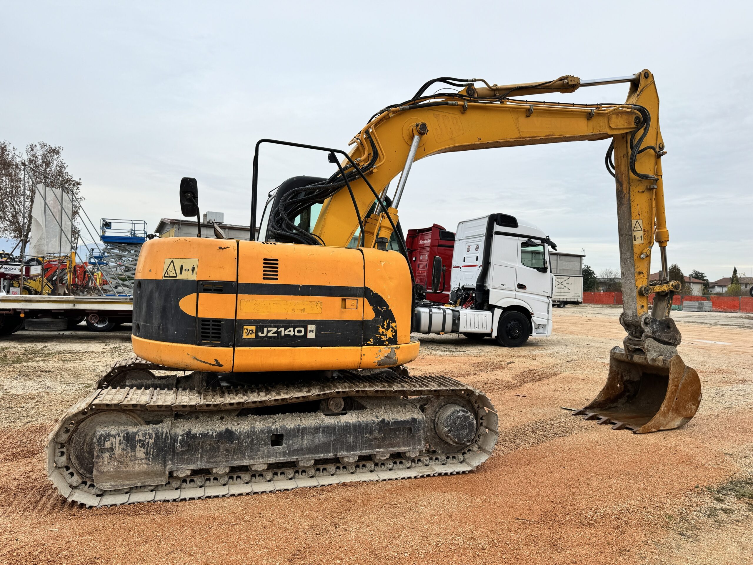Escavatore JCB JZ140R