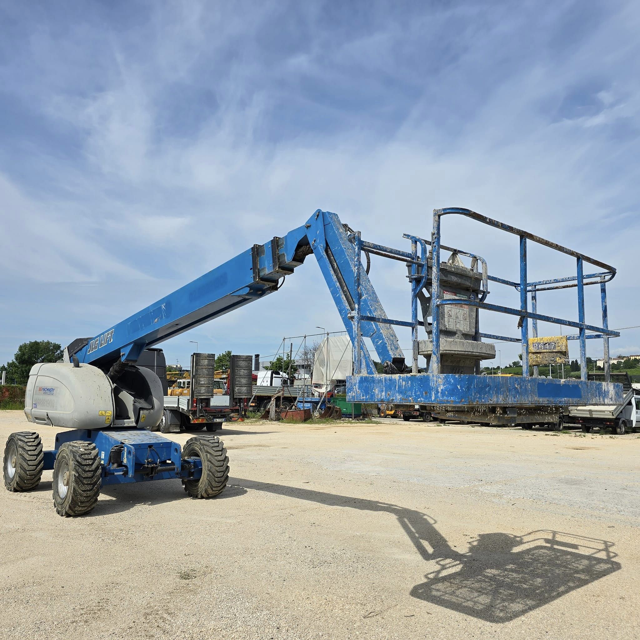 PIATTAFORMA AEREA JLG 660 SJ