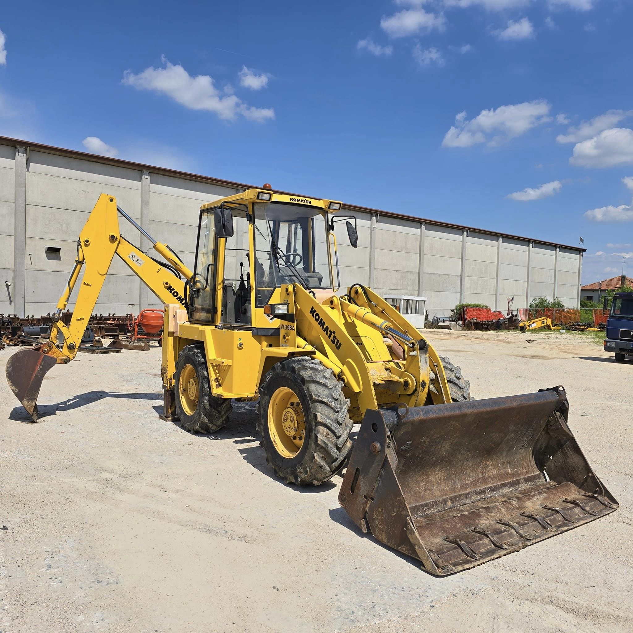 TERNA KOMATSU WB98A-2