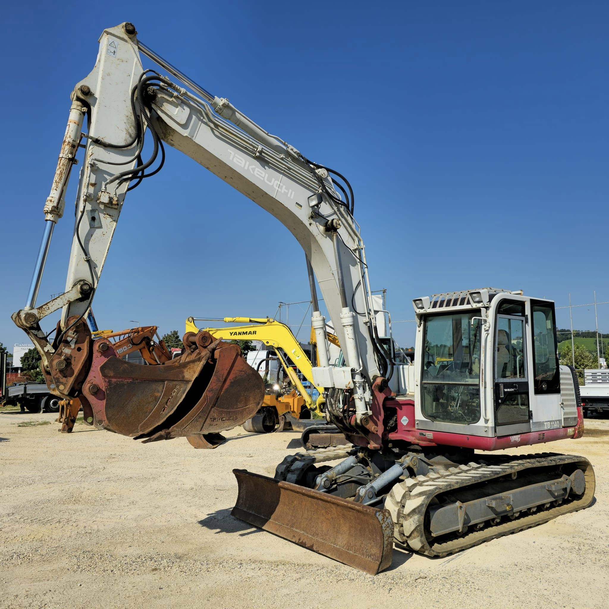 ESCAVATORE CINGOLATO TAKEUCHI TB1140