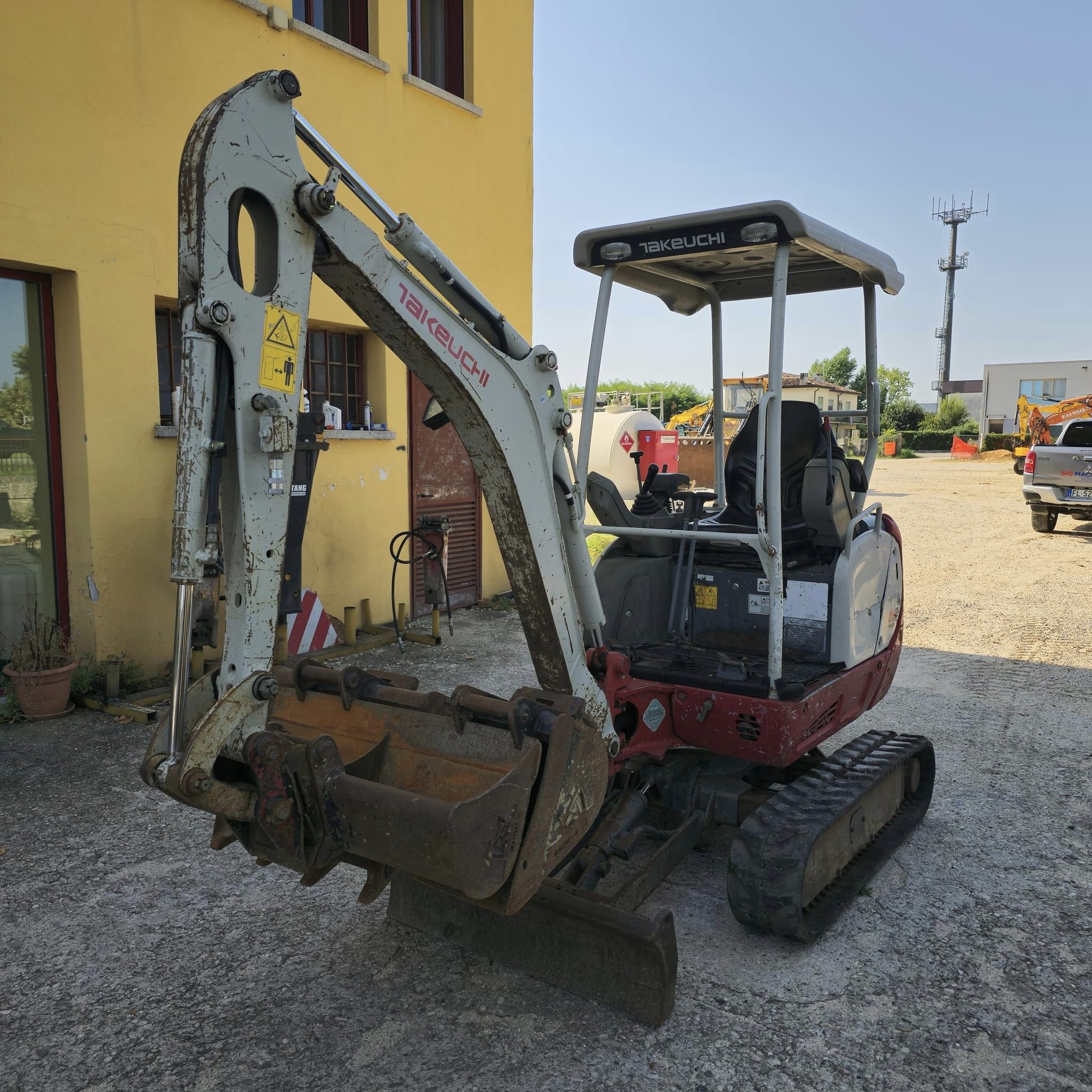 TAKEUCHI TB216