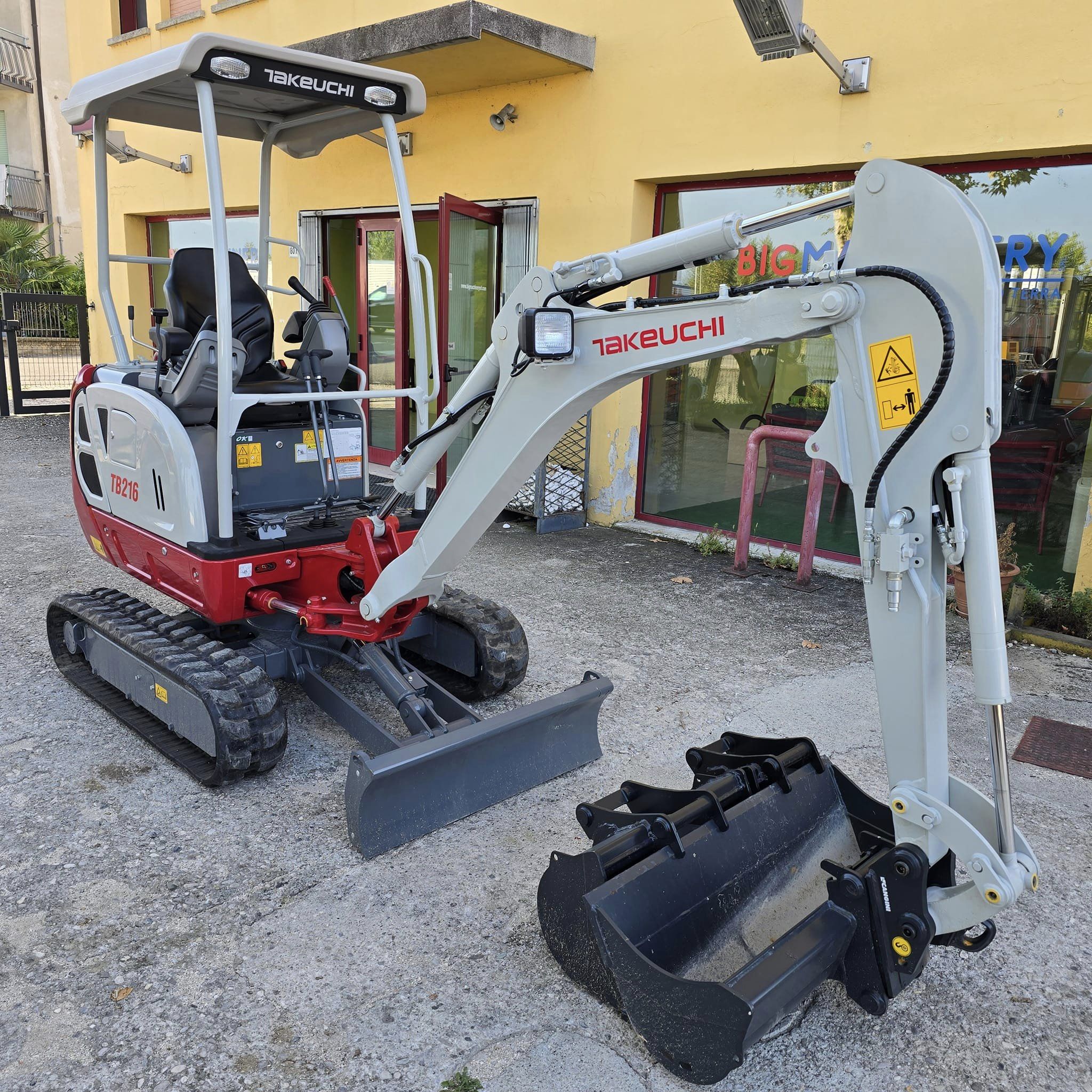 TAKEUCHI TB 216