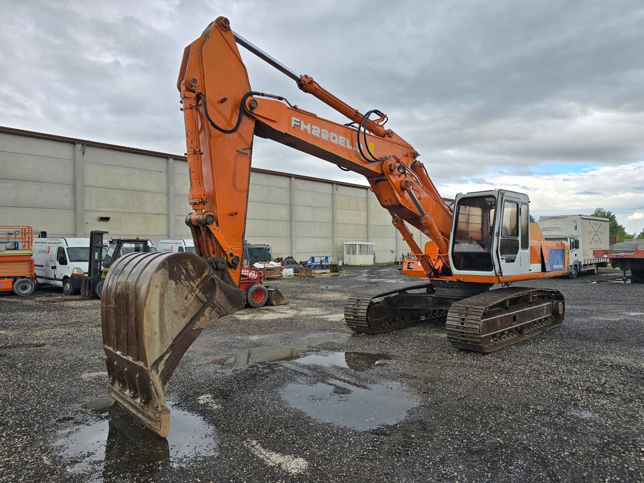 ESCAVATORE FIAT HITACHI FH220 EL.3