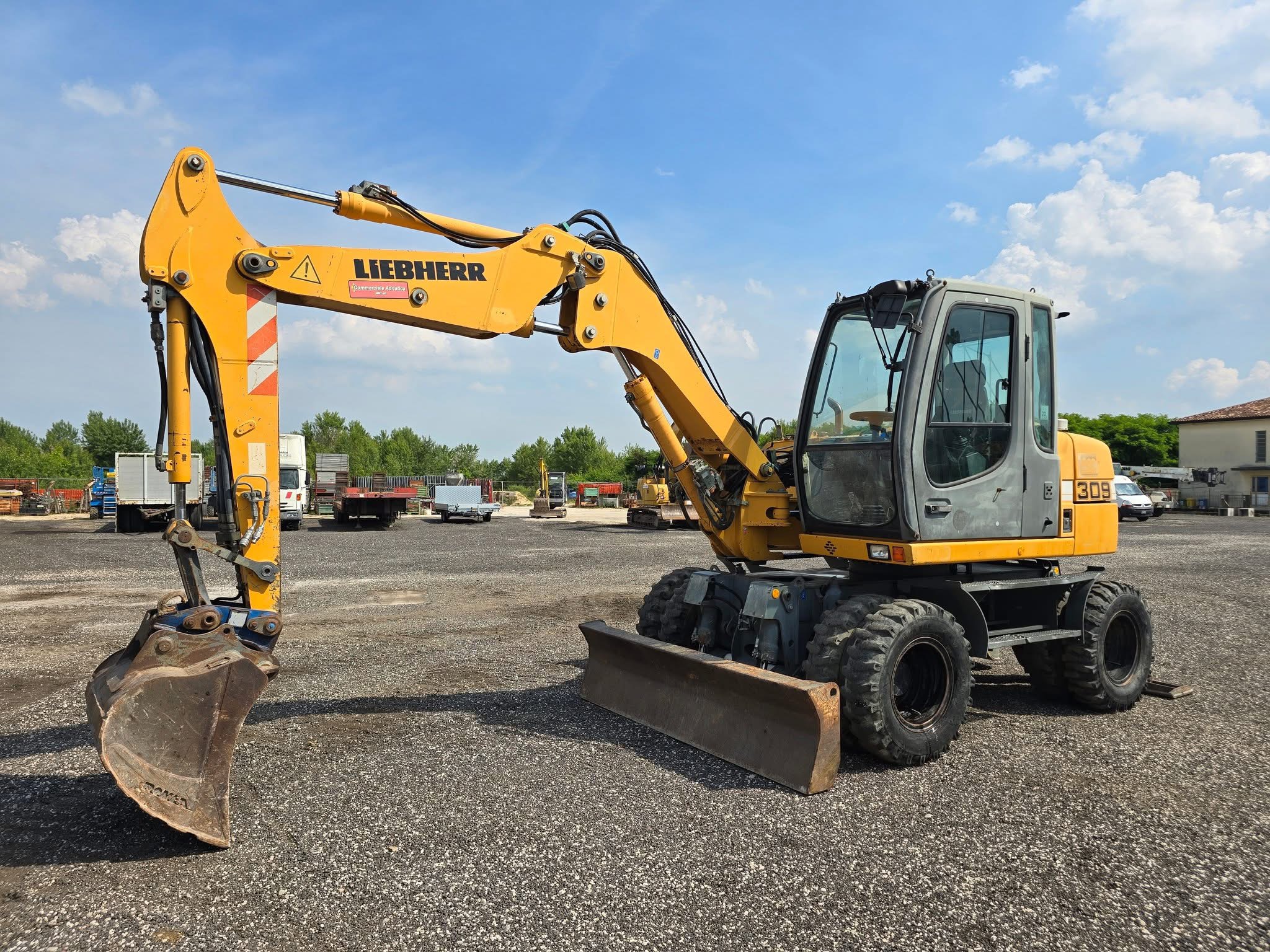 LIEBHERR 309