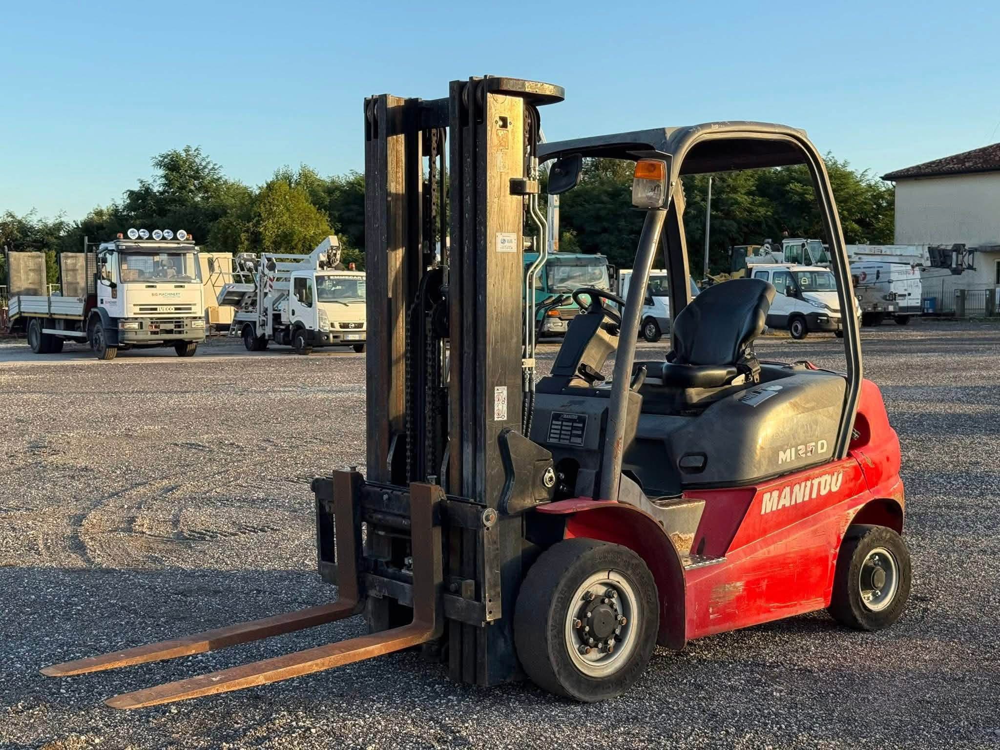 CARRELLO ELEVATORE MANITOU MI25D