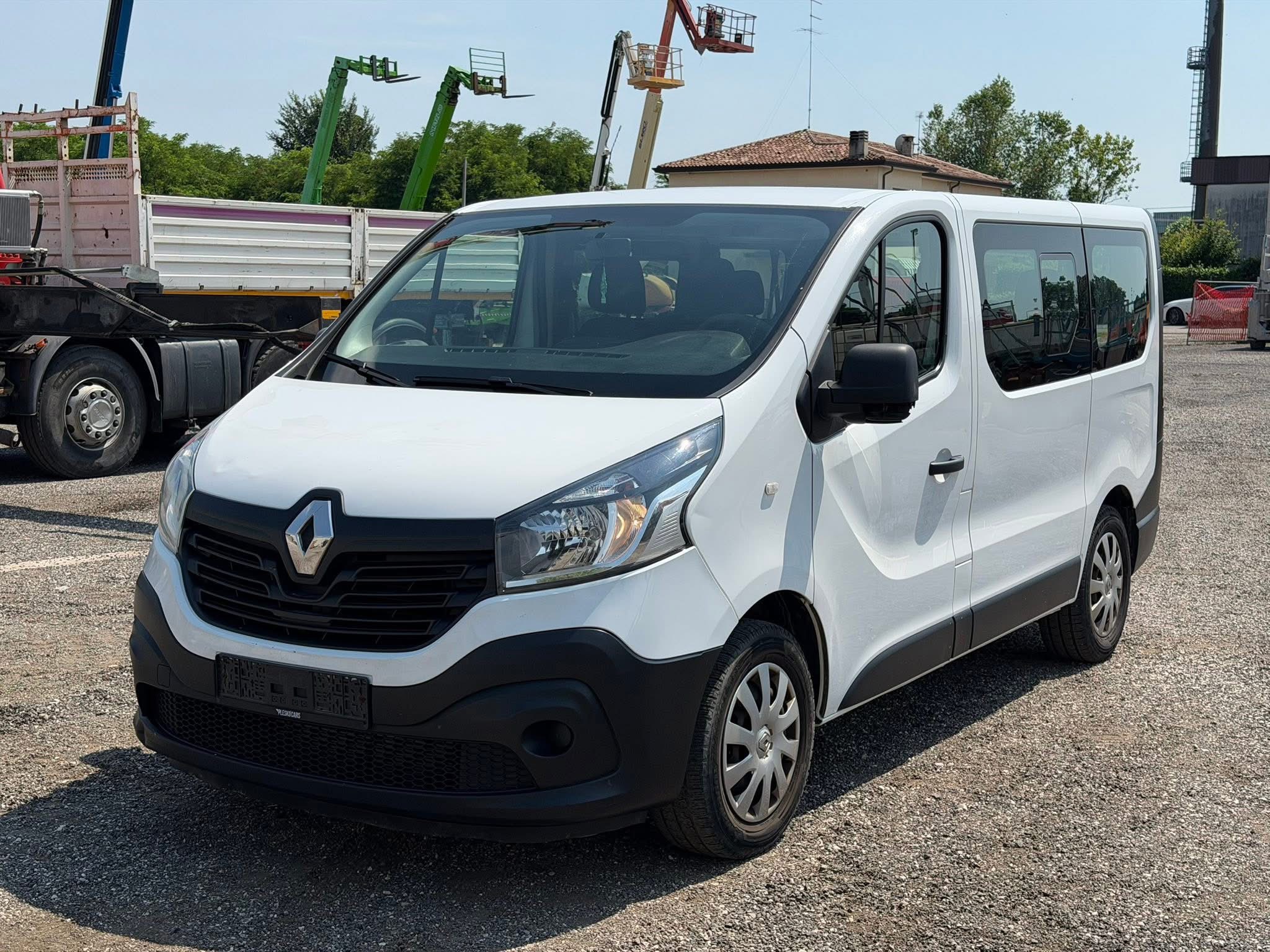 RENAULT TRAFIC
